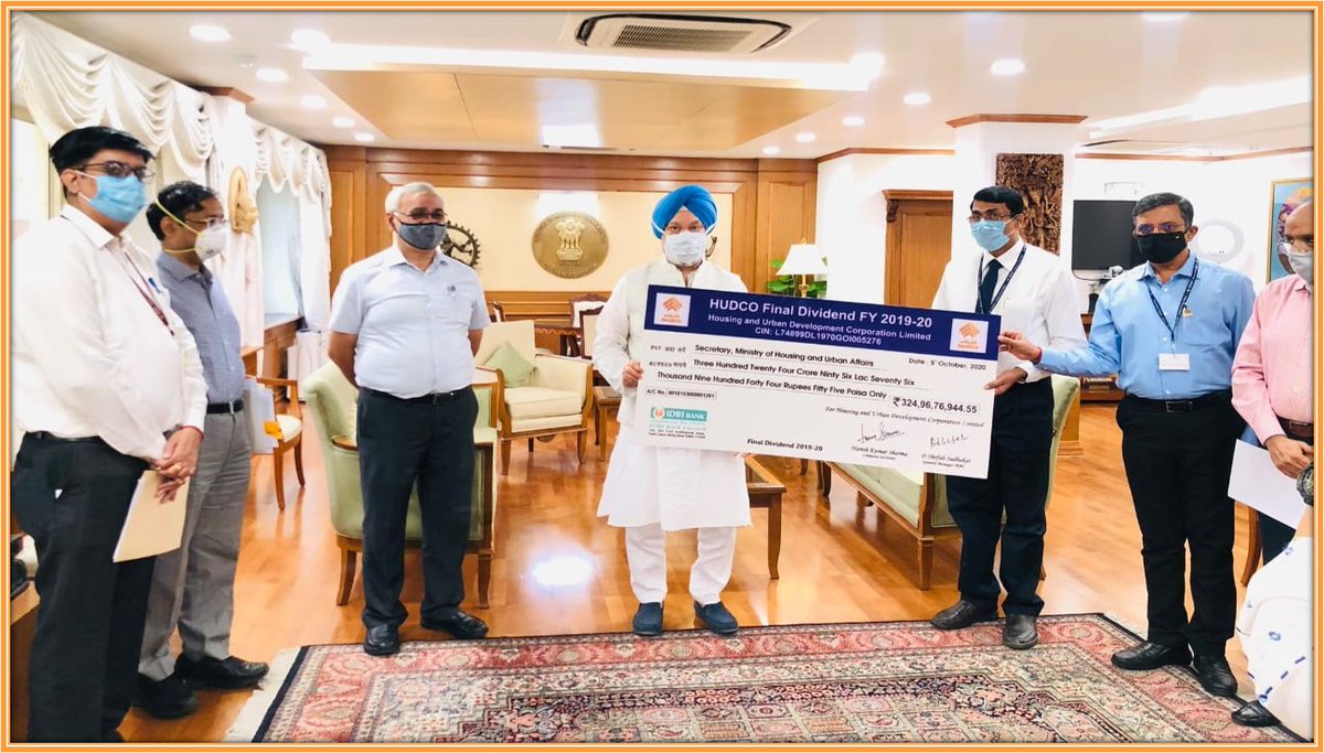 hudcolimited's tweet photo. The Hon’ble MoS, H&UA, Shri Hardeep S Puri, was presented the final dividend cheque of Rs.428.68 crore for the year 2019-20, by Shri M Nagaraj #DCPHUDCO. Present on the occasion were Shri DS Mishra, Secretary H&UA, Shri D Guhan, #DFHUDCO and senior officials. https://t.co/GO02tLiDH4