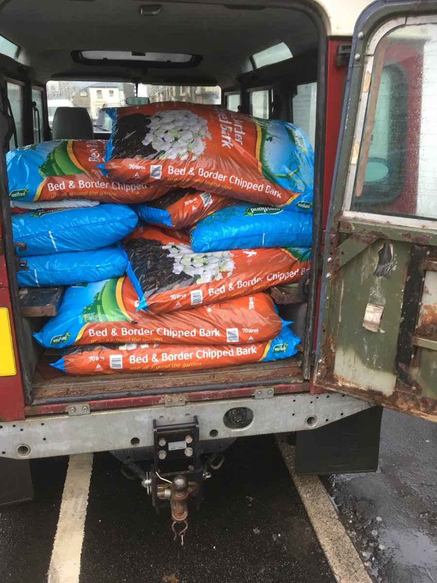 swift_iron's tweet photo. Early start this morning unloading new delivery, Thankyou @DDCooling , then loading my #110defender for deliveries with a stop off for bacon toasty @BakeryTinas #staysafe #shoplocal @TheGBHighSt @Live_RV https://t.co/AkJyDSoVUh