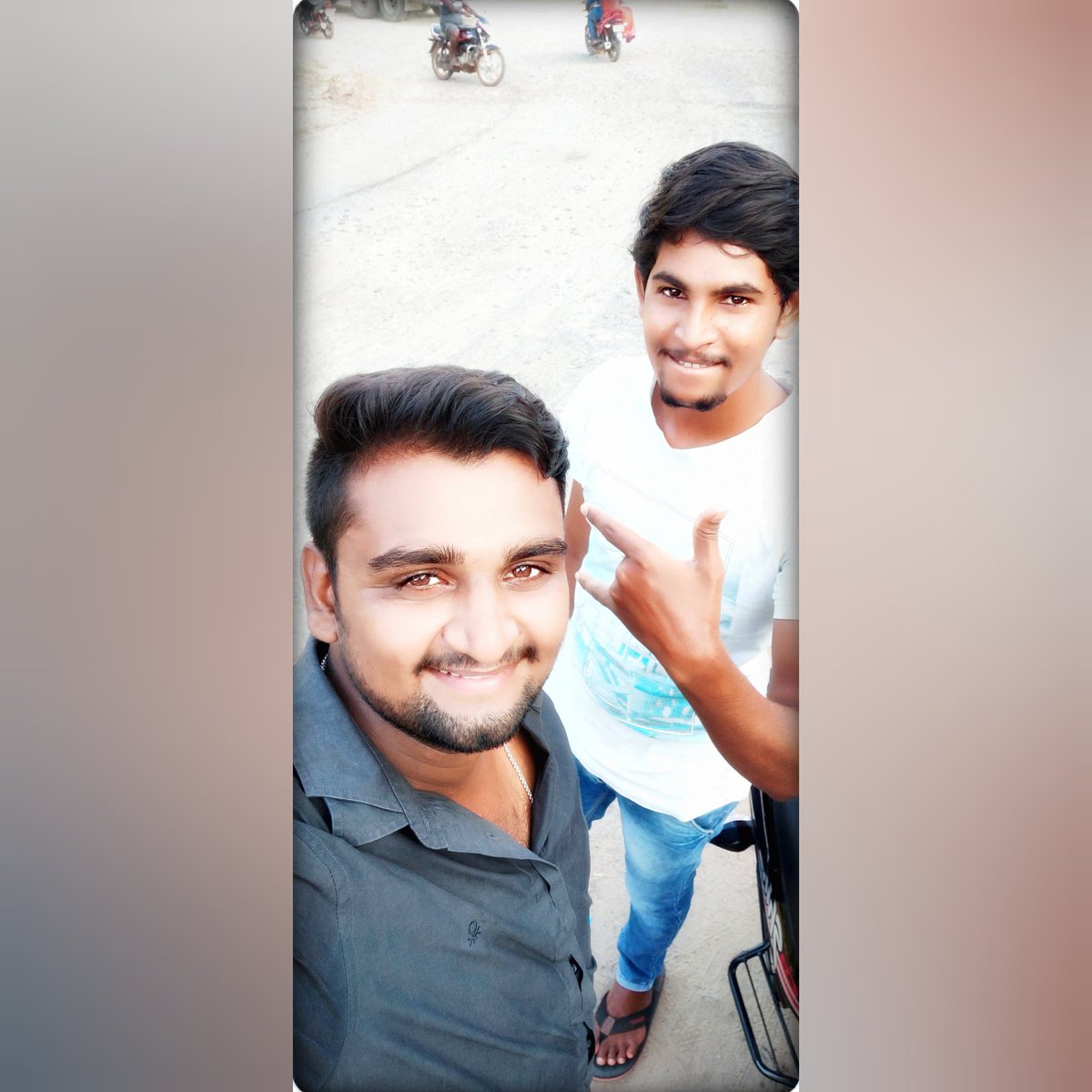 DVarma38's tweet photo. Friendship Is Not A Big Thing..,
It Is A Million Little Things... ❤️ ❤️
Keep Smile..,
Life Is Journey..,
Enjoy Every Moments With Smile ☺
#NewProfilePic
#DVarma https://t.co/ktQjMmw50M