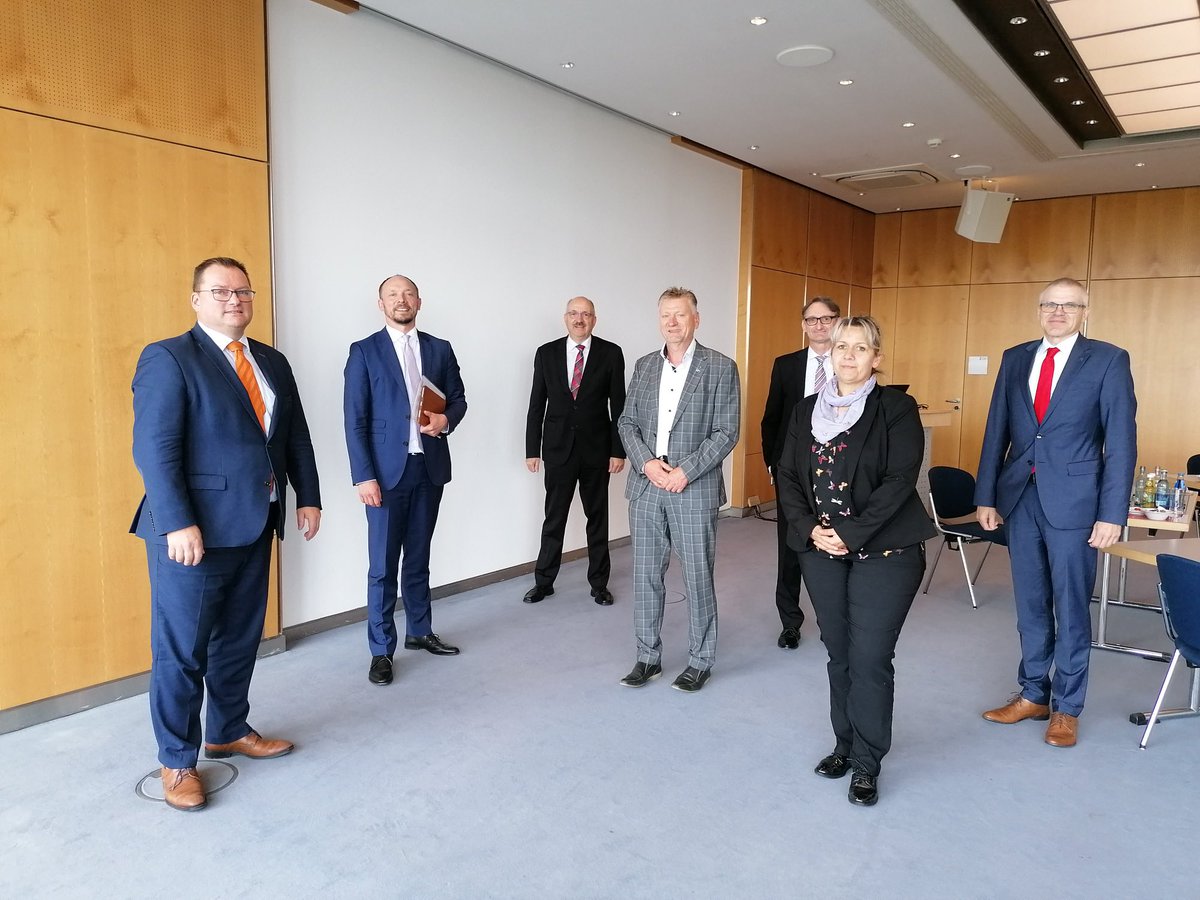 wanderwitz's tweet photo. Gute Gespräche heute Vormittag in #Leipzig auf der @leipzigermesse mit Geschäftsführung und am Rande Messe #ISSGUT mit Präsidenten und Geschäftsführern neue Bundesländer @DEHOGA_BV. Die Verbände leisten derzeit viel auch als Transmission Wirtschaft Politik. https://t.co/TqUWtYSsRt