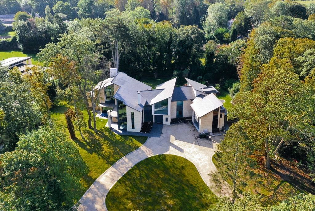 #tbt A stunning modern self build made with our beautiful Goldholme stone!

#goldholmestone #architecture #architecture #britishstone #selfbuild #UK #stone #house #naturalstone #design #building #stonemasonry #masonry #architects #beautifularchitecture