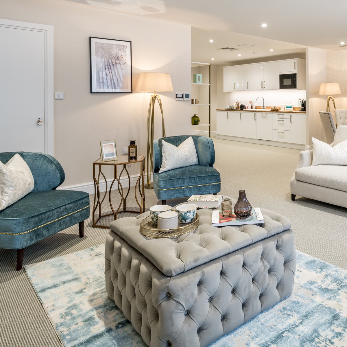 Aitchgroup1's tweet photo. Perfectly positioned between the high street of Loughton &amp; the hills of Epping, Hollyoak House offers residents the best of both worlds. Apartments are full of natural light across the open plan living. 
Contact @johndwoodandco
📸  @FranklinandF #retirementliving #londondeveloper https://t.co/u09Pzxz73A
