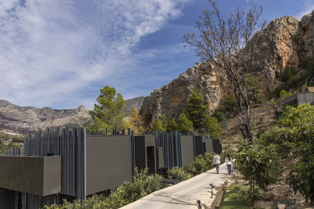 "Lujo sostenible para evadirse en plena naturaleza" Así es el reportaje publicado por la Guía Repsol sobre la experiencia VIVOOD. guiarepsol.com/es/dormir/en-l…