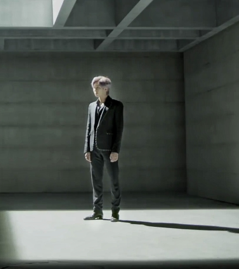kimnamjoonpics's tweet photo. “even light is treasured more when there is darkness” https://t.co/iBAyQWOCFY