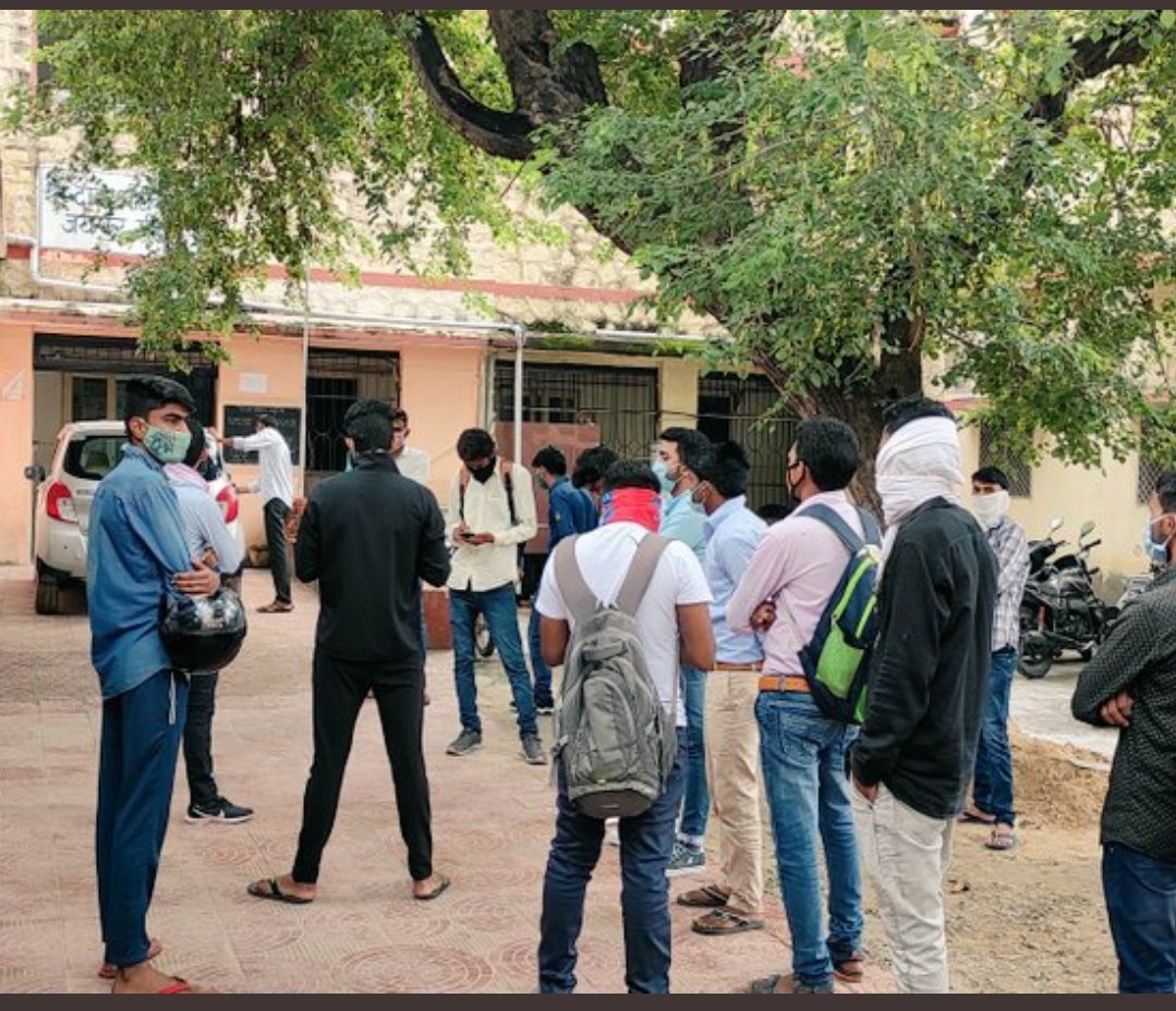 rajeshs72425287's tweet photo. @Vishnu07773 @PiyushGoyalOffc @narendramodi @swachhbharat @DrmAjmer @srdpoajmer @RRB_AJMER सर हमारा पैनल और जोइनिंग दिलवा दो 467 अभ्यर्थियों का @DrmAjmer @srdpoajmer @RRB_AJMER  ने काफी समय से रोक रखा है।कोई संतोषजनक जवाब भी नहीं मिल रहा हमे।
आफिस में कॉल कर रहे हैं तो rpf के द्वारा कार्रवाई करके कैरियर खराब करने की धमकी देते हैं और नम्बर ब्लॉक कर देते हैं। https://t.co/wZ5lIHsrKG