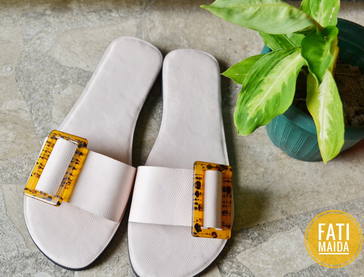 fati_maida's tweet photo. New In - The Sisi Slippers in Cream!!!

Leather slippers with marble design buckle. (Soft sole): N8,500 https://t.co/qORWt77KI8