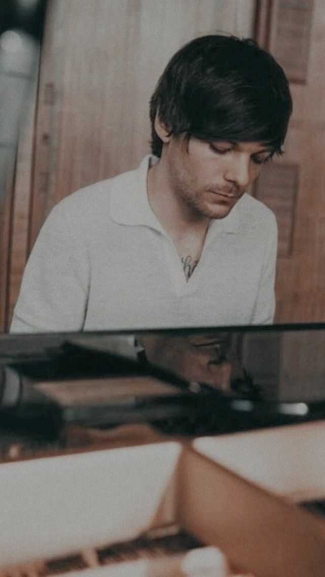 louis tomlinson wallpaper a cute and necessary thread(retwittate please)