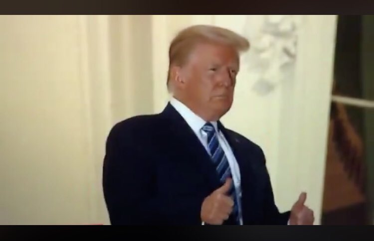 loreana_g's tweet photo. @benrileysmith @krishgm How tiny are his little teeny weeny tiny hands here ๐ ... #supertiny #thetiniesthands #nofilter https://t.co/mKx494rntX