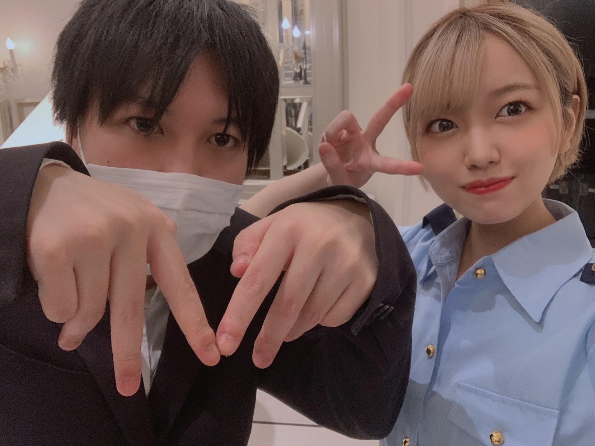 蒼唯みも@コレ恋 on X: みずにゃんさんに同じⓂ️だから、Ｍのポーズしてもらった 私はピースしました！  t.coSTOF7WbDTt  X