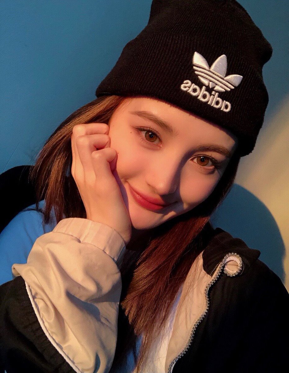borschqueen's tweet photo. oh my gosh
i think i gonna cry because of her beauty 

#LANA #라나 #拉娜 https://t.co/5tCH9rKy2c