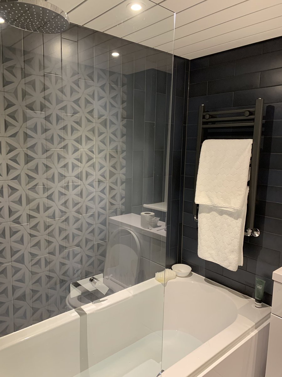 J_P_Green's tweet photo. Another fantastic #bathroom project completed in #Bury using Hudson Reed.
Customer extremely happy πππ.
#LSXInteriors https://t.co/2Gpf3JA77f