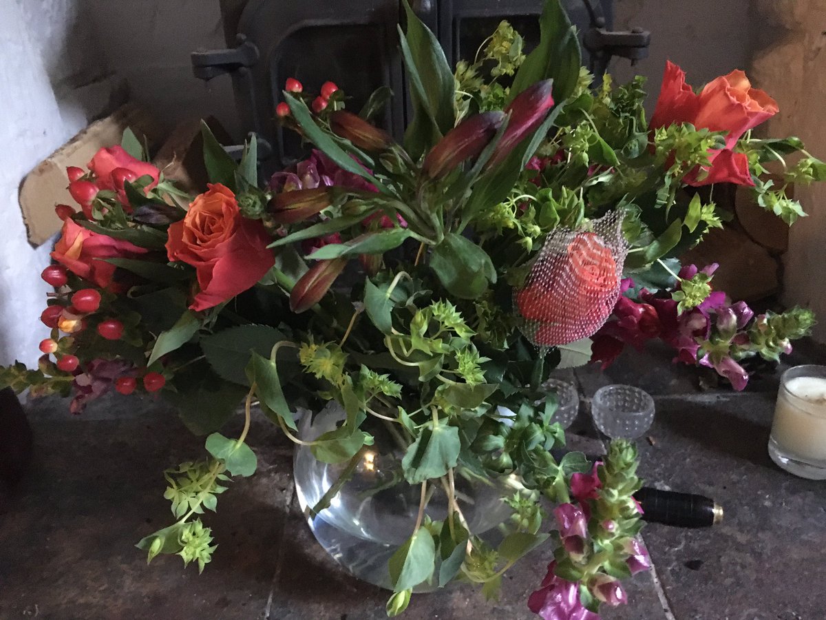 StanbridgeJules's tweet photo. Look at my beautiful flowers! Thank you soooo much @sachaharris1 Loved working with you and @Kathryn_Jones1 #DiversityandInclusion #LoveWhereYouWork https://t.co/AEa2v7o3jV