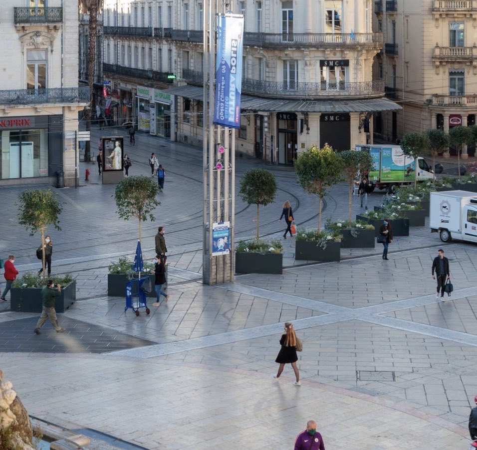 montpelyeah's tweet photo. 🌱 Embellissement de la place de la comédie #Montpellier https://t.co/lJlCvklQwt