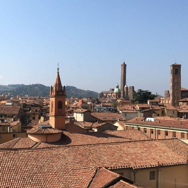 Unibo's tweet photo. “#TornoDaTe e ogni volta scopro scorci nuovi, sempre più belli”, scrive @erika.cavallo nel postare questa foto, con cui partecipa al contest Instagram di #Unibo
#Unibo #Bologna
https://t.co/UADuurkDg7 https://t.co/LGDJNWwXgg