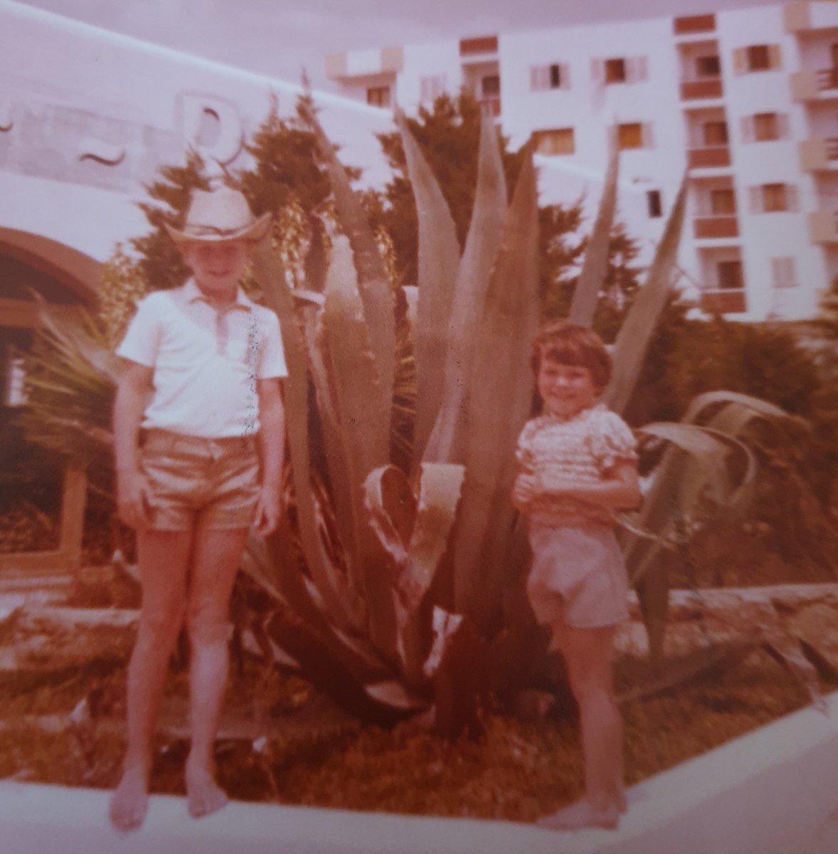 Misslucylou26's tweet photo. Legs Eleven @Nev150n damn you got the best legs of the family π#makingmemories #Childhoodmemories #spanishholidays #brothersisterlove #flyhighwiththeangels #myhero πβ€ https://t.co/yYfmi2EBpe