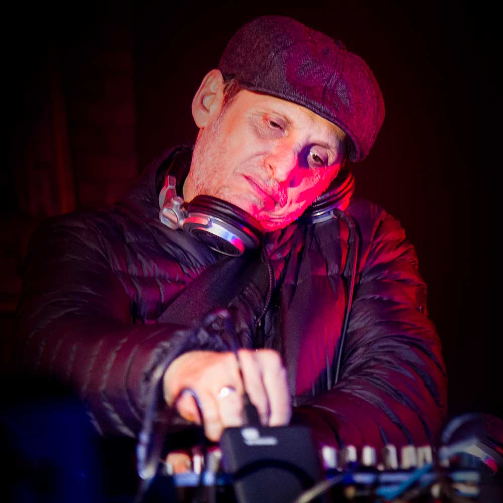 We caught up with the club and music legend that is Brandon Block to check out what has been happening. SoundJam user Brandon gives some real insight into the many mental health issues that are facing people especially in these somewhat difficult times…
soundjam.co/brandon-block-…