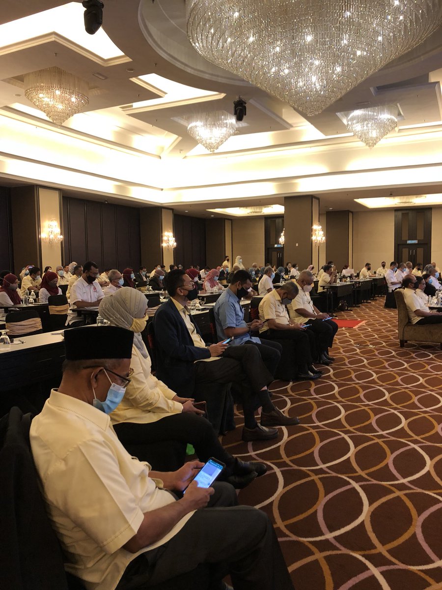 6 Oktober 2020| Memimpin bacaan Doa’ Majlis Libat Urus Strategik <a href="/JKRMalaysia/">JKR Malaysia</a> <a href="/CKK_IPJKR/">Cawangan Kerja Kesihatan JKR Malaysia</a> &amp; Kementerian Kesihatan Malaysia.

Moga akan terbina byk lagi Projek  Pembangunan Infrastruktur Fasiliti Kesihatan yg mampan , demi  kemudahan &amp; keselesaan rakyat

<a href="/IrZulkefly/">Mohd Zulkefly S</a> 
جاس كڤد رعيت