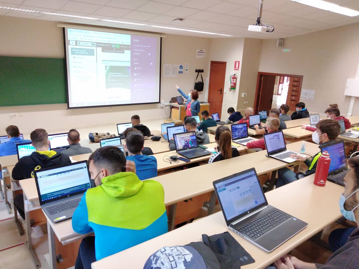 MasterEP_UGR's tweet photo. Este fin de semana hemos comenzado la décima edición del máster.
Tuvimos el placer de contar con Ana Peregrín y Paco Rodríguez.

Recordamos que aun está abierto el plazo de inscripción para matricularse en el máster 
https://t.co/e6GBthC8lp
#MEP #UGR
#entrenamientopersonal https://t.co/a8ekJM6fWN