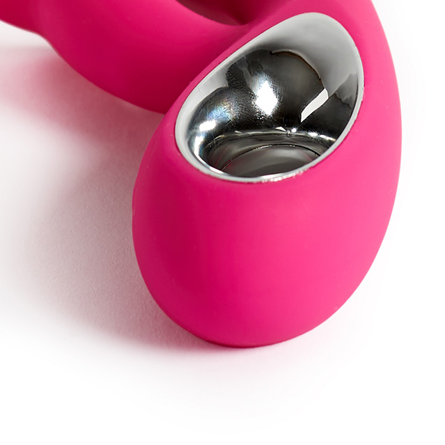 HAutora's tweet photo. La ergonomía de su diseño. Se acomoda al cuerpo casi como mantequilla fundida en pan, incluso si se adopta una postura propia de un contorsionista del Cirque du Soleil 🤣🤣. Reseña VIPERO por @_Andrea_Acosta_ para la web @Acostas_Kitchen 😍  https://t.co/iPwdc30WiL https://t.co/lZD1P5kWNM