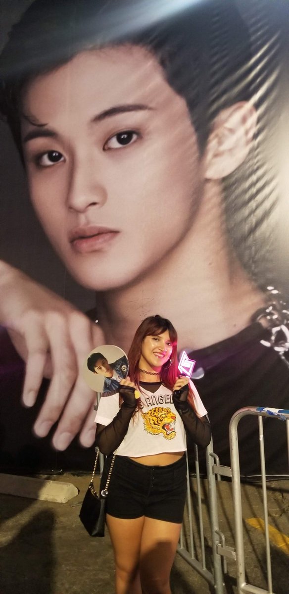 kdanceash's tweet photo. Y'all im really going through it rn, take me back to SuperM in LA week please🥲😭❤🖤 @superm 
#Jopping #SuperM #SuperMinLA https://t.co/rfXYXbery5