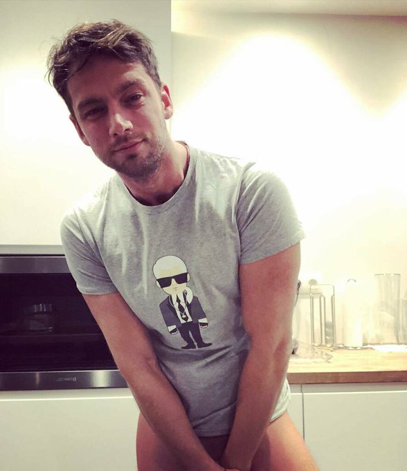 Morning face @karllagerfeld #morning #rainy #day #needsummer #proudboy https://t.co/mlZQWxFhJj https://t