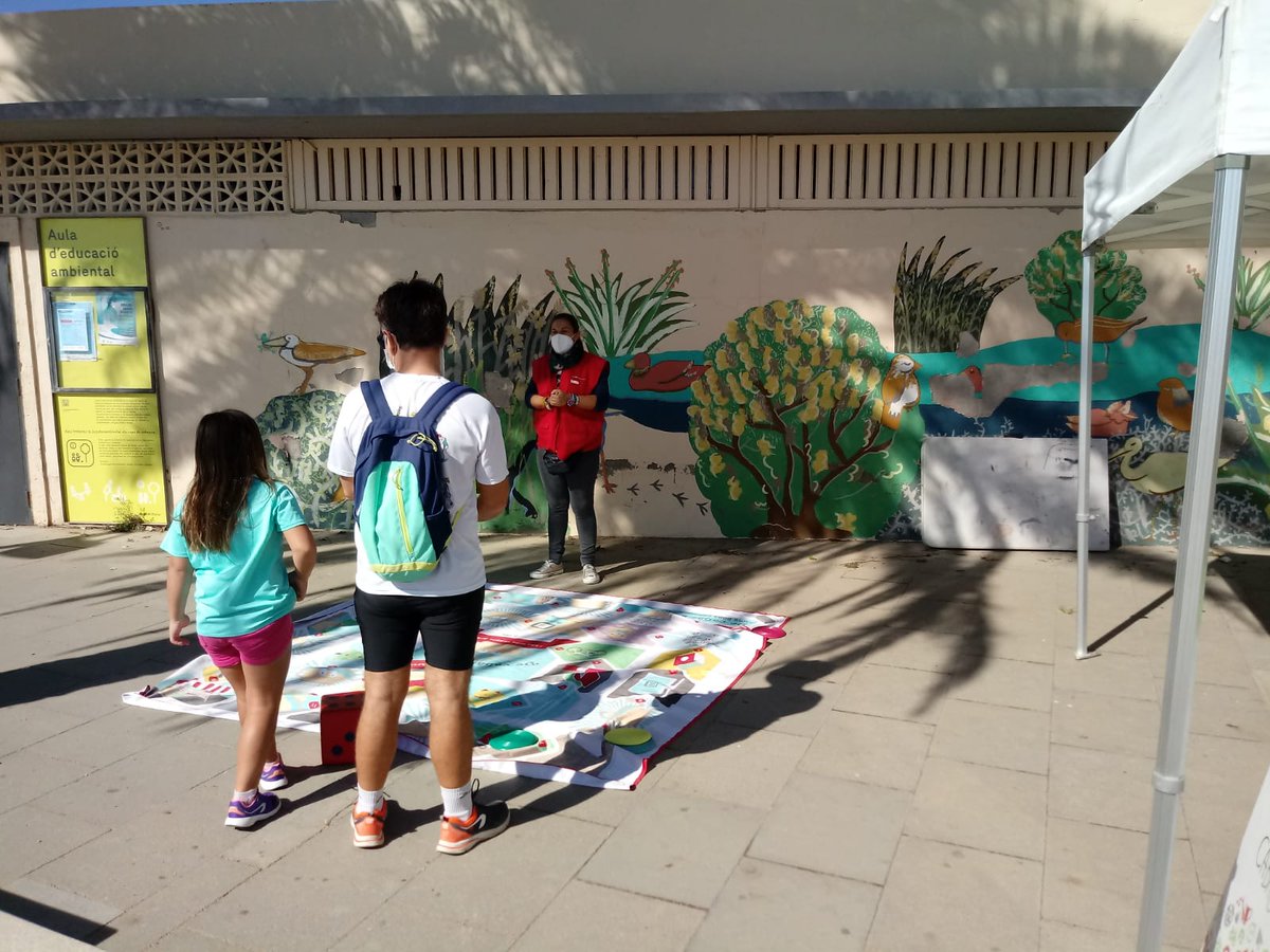 Saps com comprar sense generar residus? Vine aquest dissabte a partir de les 11.30h a la #jugatecambiental i jugarem al joc Agafem el Cabàs per aprendre’n! No hi faltis.
@fundesplai_ea <a href="/JugatecaAMB/">Jugatecambiental AMB</a> @QFerACornella