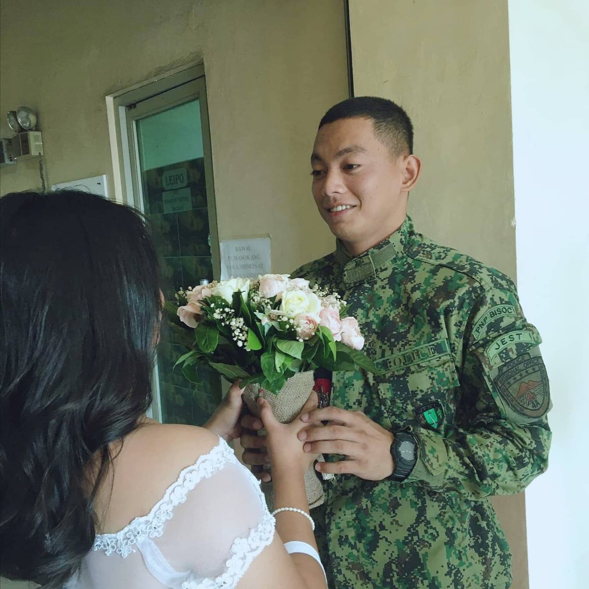 MsAngeline17's tweet photo. 👰🤵❤️ https://t.co/hZRh8ABwgH