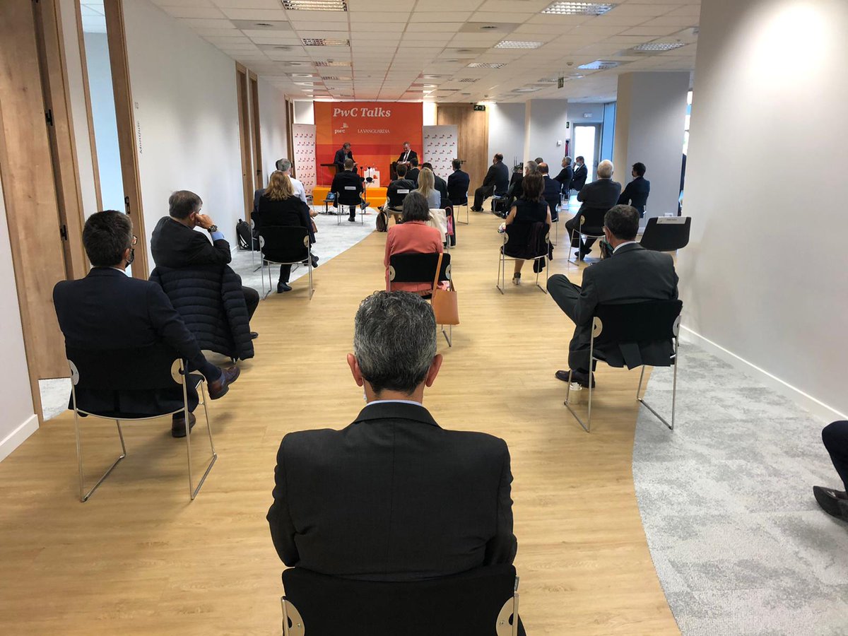 PwC_Spain's tweet photo. Hemos celebrado con la @LaVanguardia el #PwCTalks 'Barcelona en el centro', con @jmarullgua001, socio responsable de PwC en Cataluña, y @jaumecollboni, primer teniente de alcalde del @bcn_ajuntament. ¡Gracias a los asistentes y a quienes lo habéis seguido! https://t.co/NFzZgufKKs https://t.co/gTKVTzoXdr