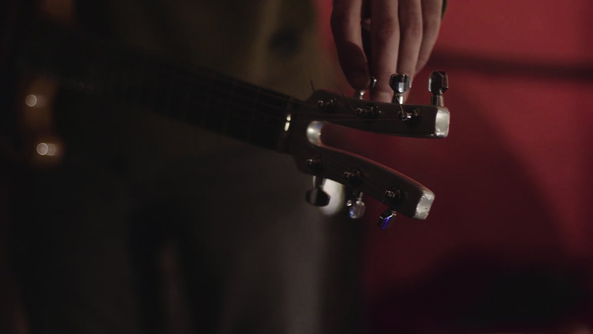 seanzissou's tweet image. Howdy, here's a new Practice Tapes video that we shot awhile ago in Guerrilla Sounds Studio. 

Its two tunes by three piece creepy noise rockers @Shift_ing 

youtu.be/nxxDsbvGwy8