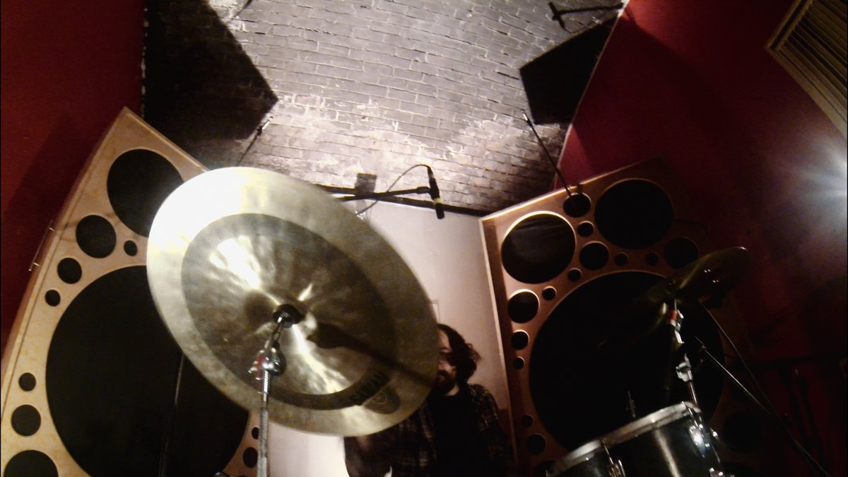 seanzissou's tweet image. Howdy, here's a new Practice Tapes video that we shot awhile ago in Guerrilla Sounds Studio. 

Its two tunes by three piece creepy noise rockers @Shift_ing 

youtu.be/nxxDsbvGwy8