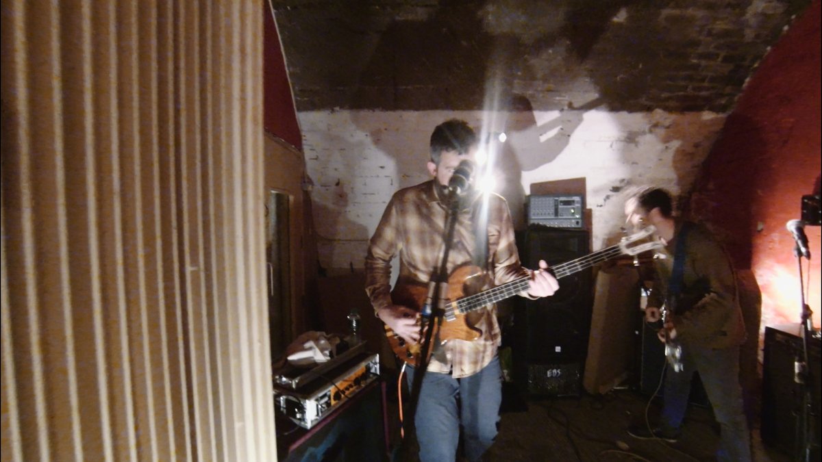 seanzissou's tweet image. Howdy, here's a new Practice Tapes video that we shot awhile ago in Guerrilla Sounds Studio. 

Its two tunes by three piece creepy noise rockers @Shift_ing 

youtu.be/nxxDsbvGwy8