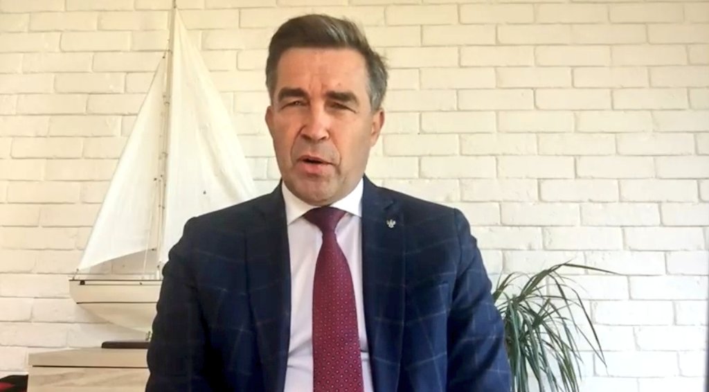MAPGOVPL's tweet photo. #Lubin 💬 wiceminister @ZGryglas podczas #OSG2020: Światowa Agencja Energetyczna przewiduje, że do roku 2040 w Europie będzie zainstalowanych w morskiej energetyce wiatrowej 130 gigawatów mocy.
#offShoreWind 🌊🌬️ https://t.co/dMjXTaUZKN