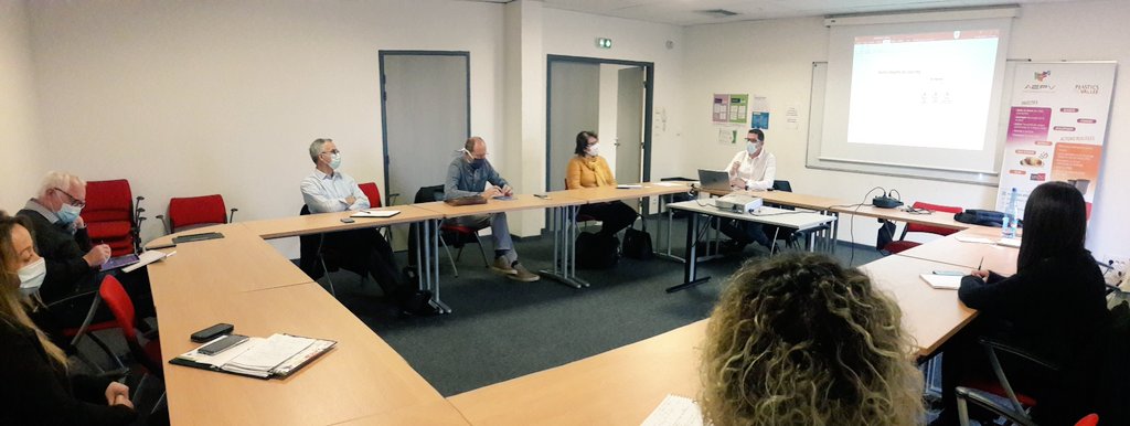 aepv (@aepvoyonnax) on Twitter photo En direct : atelier #rh de l aepv avec <a href="/ApecAura/">Apec Auvergne-Rhône-Alpes</a> sur le thème "chercher des profils sur les réseaux sociaux" #recrutement #candidat vs #talent #plasticsvallee #marketingrh En direct : atelier #rh de l aepv avec <a href="/ApecAura/">Apec Auvergne-Rhône-Alpes</a> sur le thème "chercher des profils sur les réseaux sociaux" #recrutement #candidat vs #talent #plasticsvallee #marketingrh