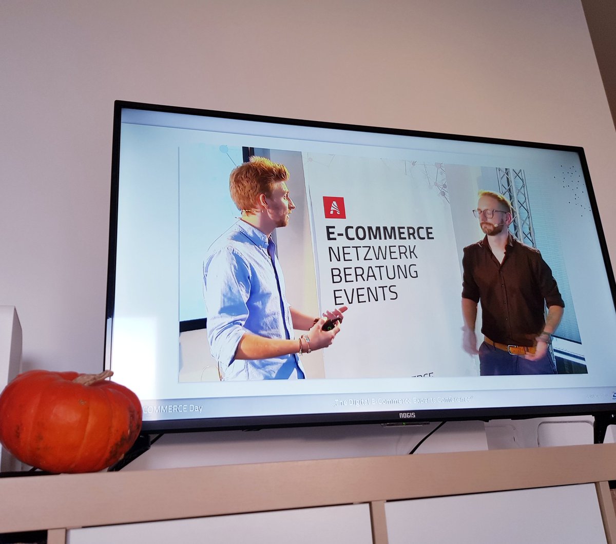 Heute digital und live dabei bei den  #adays2020 von @aCommerceTeam. Toller Start in den heutigen Konferenztag mit Vortrag von @refurbed_com - Handy- und Hardware-Recycling auf höchstem Niveau. Super Sache, thumbs up! #ecommerce #acommerce