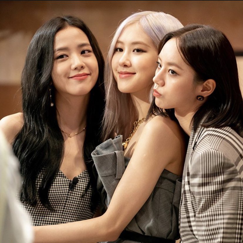 joohwangie's tweet photo. rosé and jisoo with hyeri 😍😍😍 https://t.co/S9CFKbHKFR