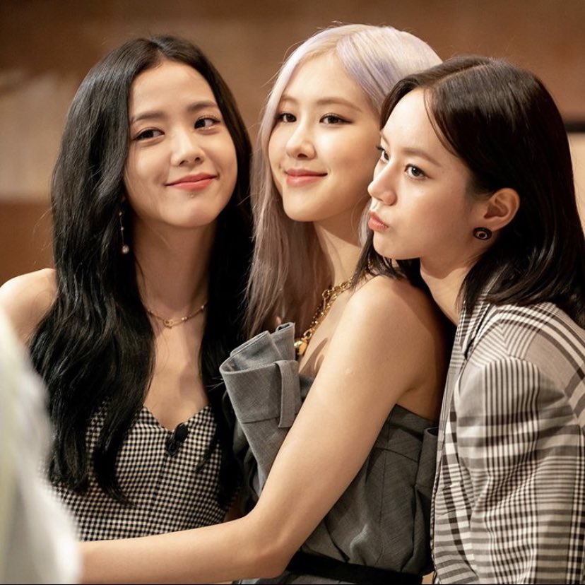joohwangie's tweet photo. rosé and jisoo with hyeri 😍😍😍 https://t.co/S9CFKbHKFR