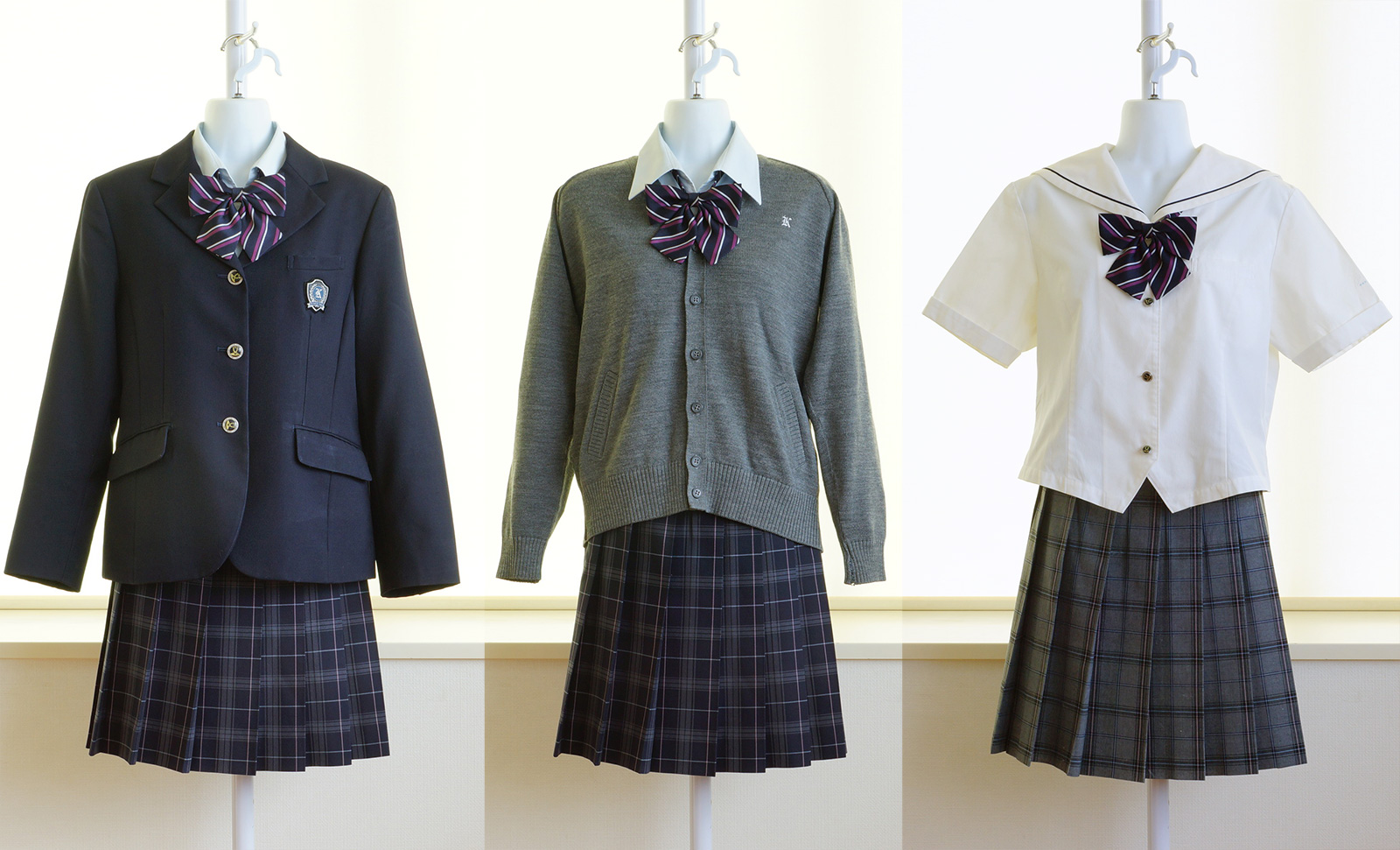 ささのゆ 制服屋 左 間違った着こなし 右 本来の着こなし 冬服 のブラウスに第一ボタンがなくて開襟 ブレザーの襟にブラウスの襟を重ねる旧 桜美林みたいな着こなしが本来 このブレザーの着方は今はみないですね ソース T Co Kcmzw5de6w