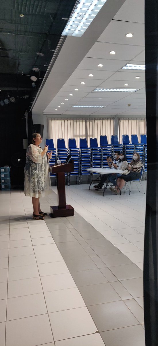 baisedu's tweet photo. Our guidance counselor, Ms. Hall, ran an online/in-person college admissions informational meeting for graduating seniors and their parents. The admissions process can be stressful for both parents and students, but Ms. Hall helps them navigate the process. 👨‍🎓👩‍🎓 https://t.co/DB3wzs127j