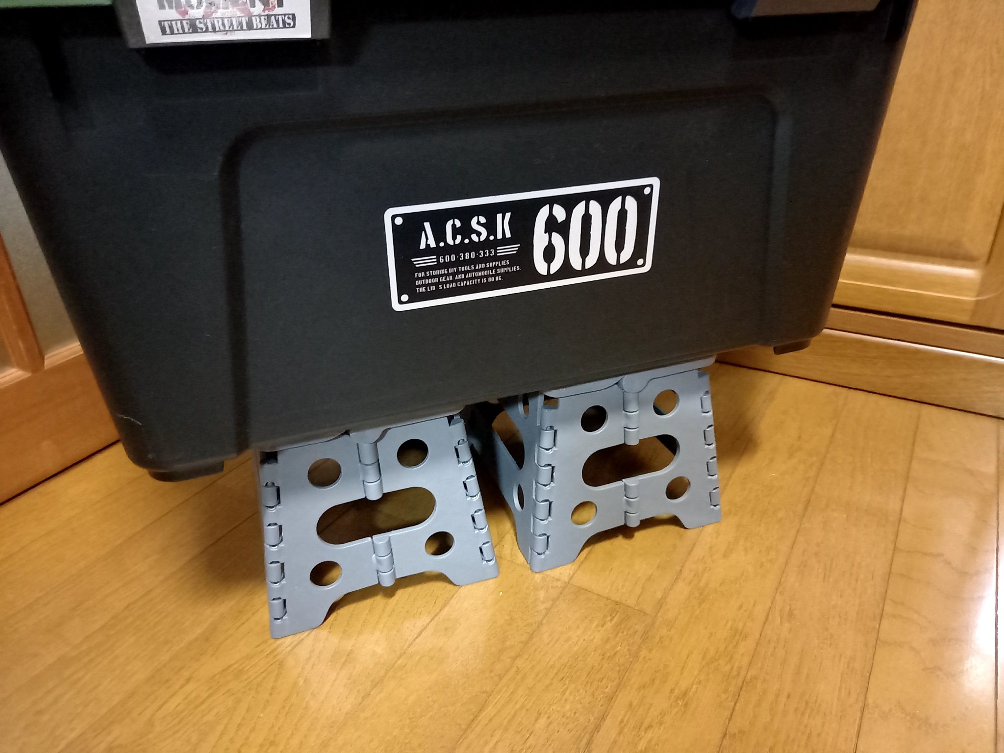 お米 7o1cqhg6p6jxhsp そうだ ダイソーって手がありました Lll ﾊﾞﾀｯ クーラーボックスラック普通に買うと4000弱だしなーと スイデコで100kg耐荷重の踏み台買って100均の滑り止め使おうと思ってましたw Twitter