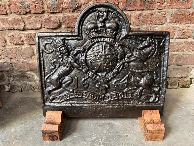 MendItForMoney's tweet photo. In need of a gorgeous backdrop? Perhaps this amazing fireback can help keep your abode toasty during winter. 

This is a large, heavy cast iron fireback by the ‘Kingsworthy Foundry’ in the classic Charles II restoration royal insignia style, dated 1664. 

Listing in the bio. https://t.co/oYascsUshd