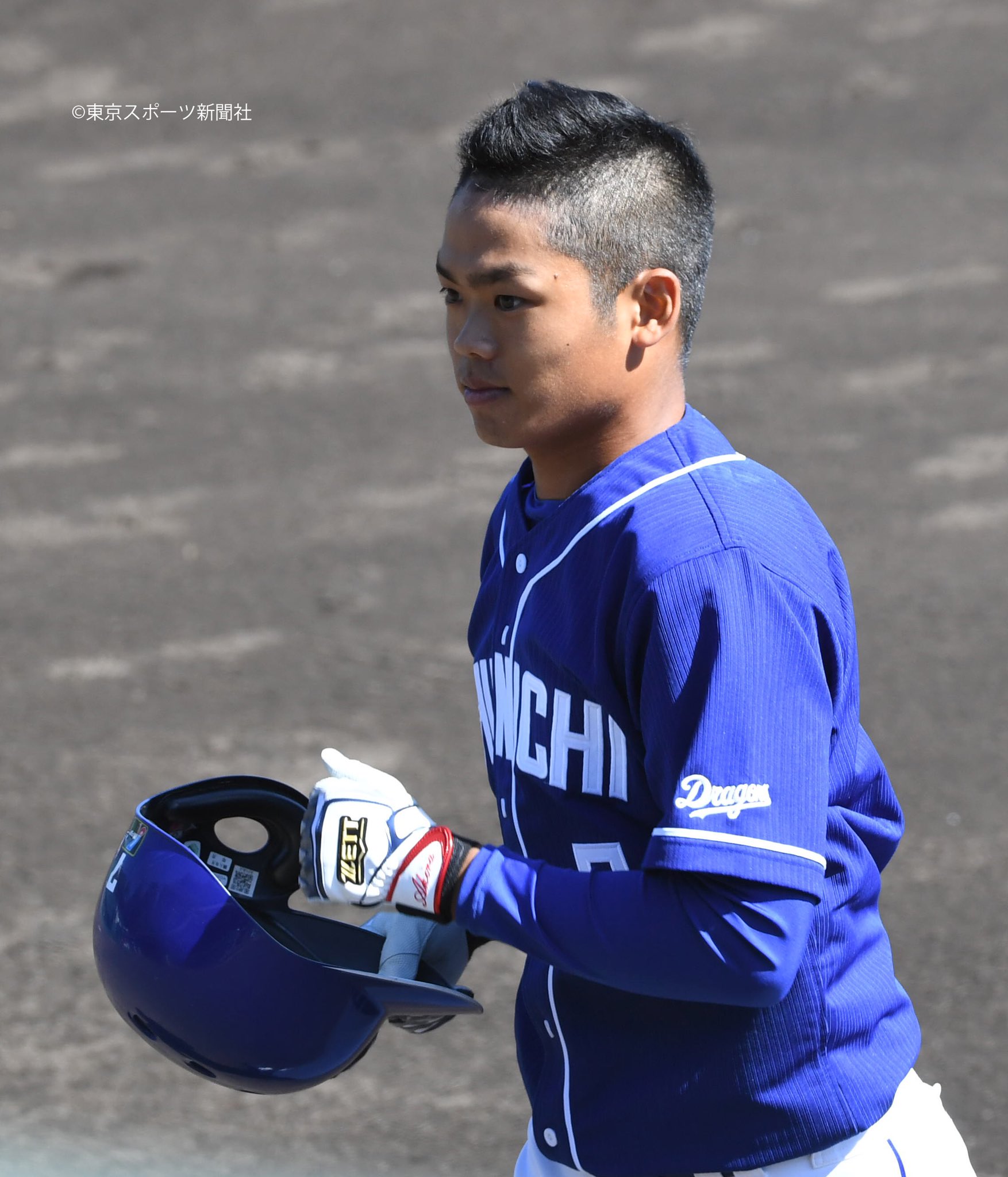 東スポ 中日ドラゴンズ取材班 根尾昂選手 ニューヘアスタイルのモヒカンがすっかり板について風格すら漂っていますね Dragons 中日 根尾昂 T Co 1flcmtjil0 Twitter