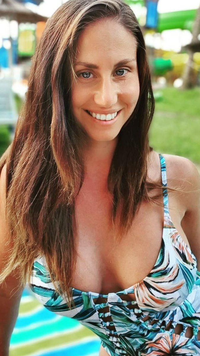Angeles_Spain_'s tweet photo. #españolas #españolasguapas #españaviva #pool #girlandpool #summer #bikini #topbikinigirls #woman #flirt #flirting #beautifuleyes #longhair #breast #boobies #sexylips #sonrisabonita #spanishwomen #sexywomen #selfie https://t.co/8y6IS329Tf