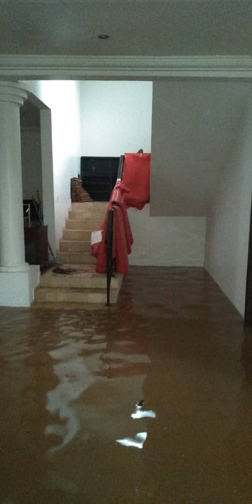 Folks, we lost the fight. The home and the Estate are now completely flooded 1/ #anamflood  @gechife