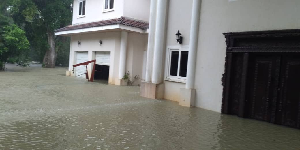 Folks, we lost the fight. The home and the Estate are now completely flooded 1/ #anamflood  @gechife