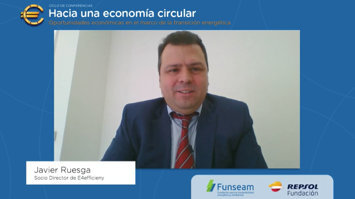 Funseam's tweet photo. Javier Ruesga es el último participante de la mesa de este segundo día en el Ciclo #EconomíaCircular. Presenta #E4efficiency, una spin-off del grupo @enagas, que aprovecha el frío que se desperdicia en las plantas de regasificación de gas natural licuado. https://t.co/IhJlbjnhTS