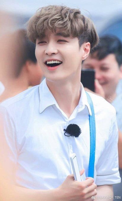  #LayZhang as your roommate; a thread  #HappyLayZhangDay