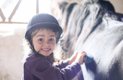 Your kids are into #horseriding? Safety is #1 priority ☝️ Look for a classy #ridinghelmet that is durable and quality here:
horsezz.com/best-horse-rid…
#horses #kidsriding #horsegear #equestrian