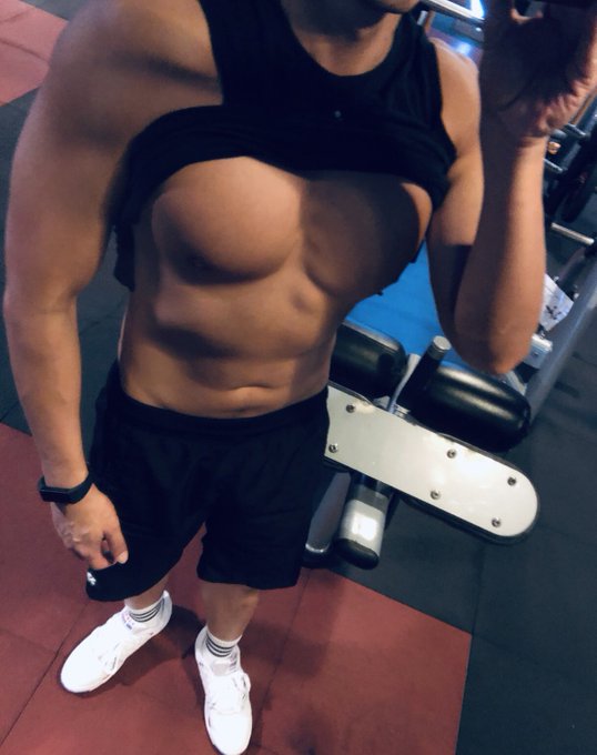 用胸肌跟大家說晚安 11點前準時睡～～  #早睡早起身體好 #不喝高蛋白一樣可以練壯壯 https://t.co/F23OcW19m7<a href="/tag/%E6%97%A9%E7%9D%A1%E6%97%A9%E8%B5%B7%E8%BA%AB%E9%AB%94%E5%A5%BD"class="tags">#早睡早起身體好</a><a href="/tag/%E4%B8%8D%E5%96%9D%E9%AB%98%E8%9B%8B%E7%99%BD%E4%B8%80%E6%A8%A3%E5%8F%AF%E4%BB%A5%E7%B7%B4%E5%A3%AF%E5%A3%AF"class="tags">#不喝高蛋白一樣可以練壯壯</a>