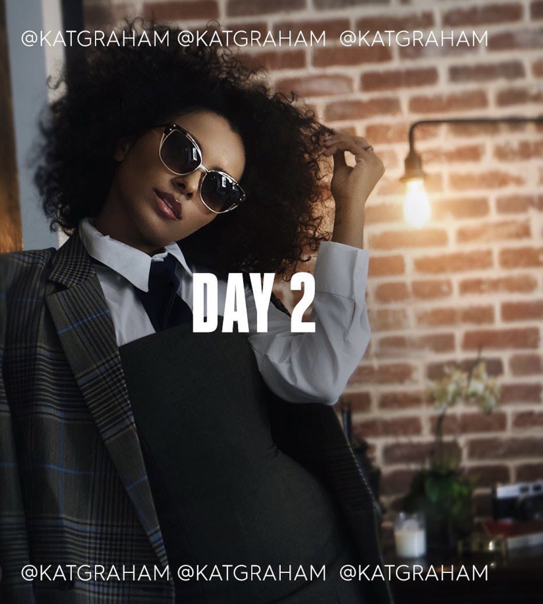 KATGCRAVE's tweet photo. 📷: @KatGraham for Foster Grant. https://t.co/3MCvAzGVfm