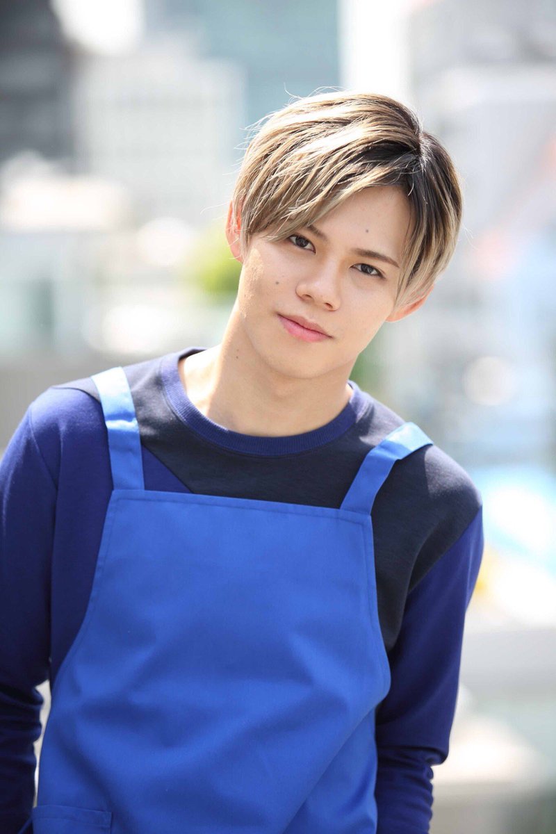 Yodelic Fisa Auf Twitter このカイくんとか 一枚目は穏やかかつ男らしい余裕のある雰囲気で男性的だけど 2枚目はどこか儚げ寂しげで曲線の際立つ角度のためかすごく女性的にも見えてやっぱカイくんってニャオニクスです